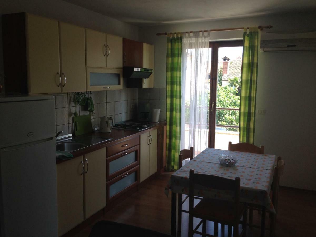 Apartment Leo Ровінь Екстер'єр фото